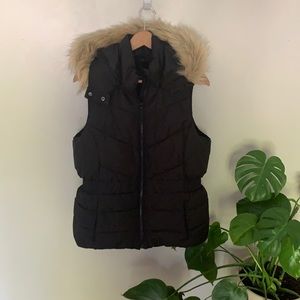 Banana Republic sleeveless puffer jacket fur hood